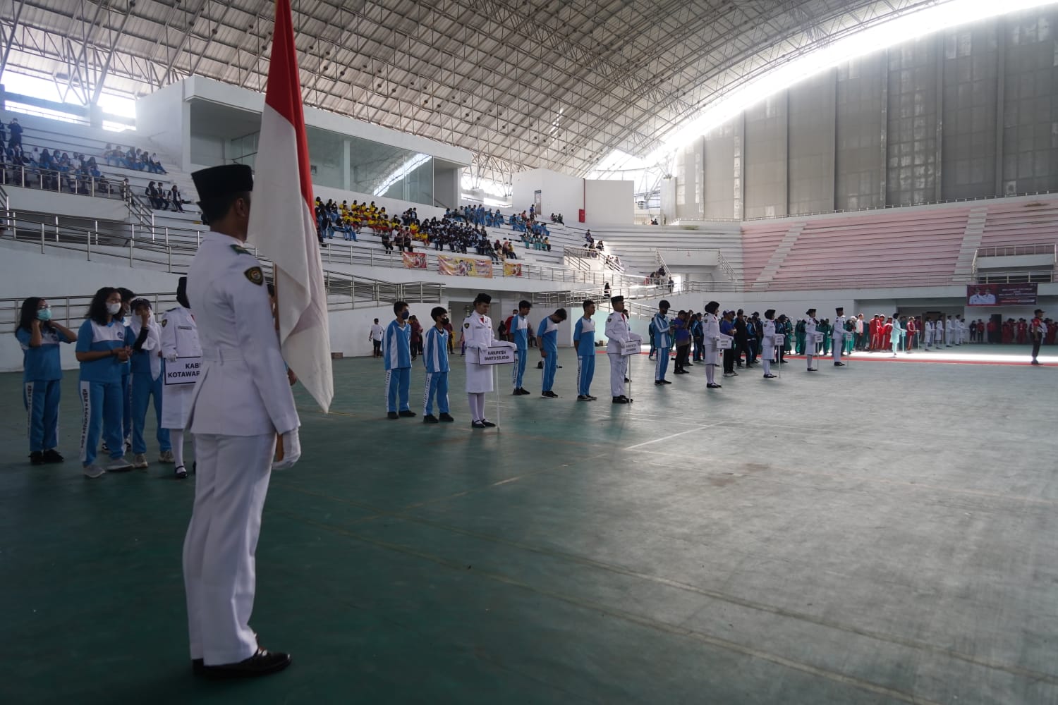 Asisten Ekbang Leonard S. Ampung Tutup Secara Resmi POPPROV Kalteng Tahun 2022