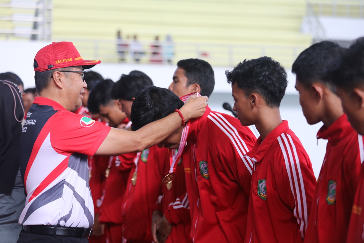 Asisten Ekbang Leonard S. Ampung Tutup Secara Resmi POPPROV Kalteng Tahun 2022