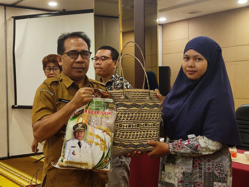 Dinas Dagperin Gelar Bimtek Desain dan Menjahit Pakaian Batik Khas Kalimantan Tengah