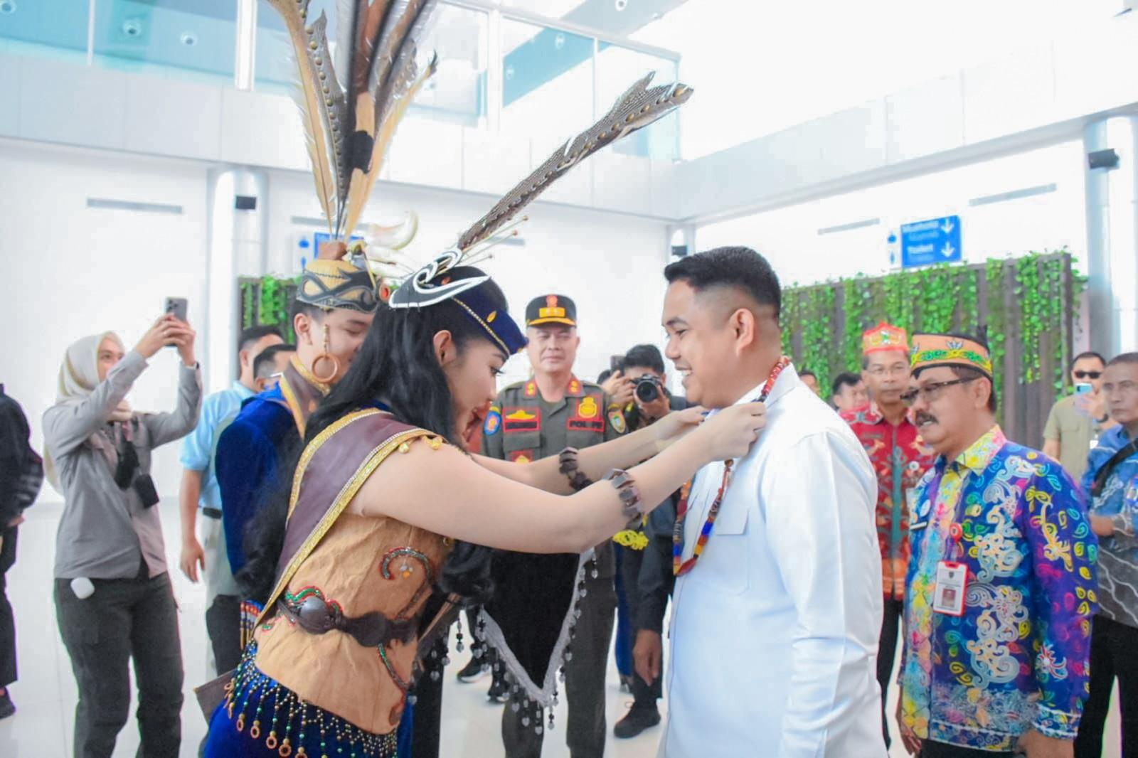 Sinergi Pusat dan Daerah: Wamen BP2MI Disambut di Bumi Tambun Bungai