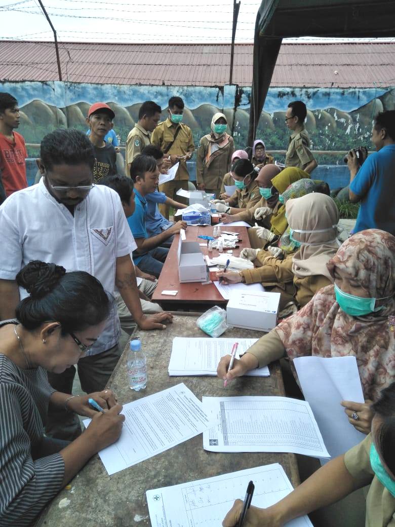 MENCEGAH HIV AIDS DAN SIFILIS, NAPI LAPAS MUARA TEWEH DIBERI PENYULUHAN SERTA DIAMBIL SAMPEL DARAH DAN URINE 