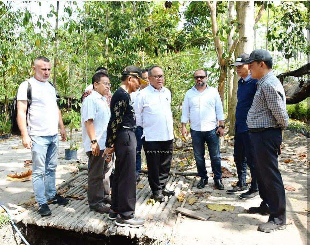 Sekda Fahrizal Fitri Dampingi Delegasi UEA Tinjau Lahan Pertanian di Kalteng