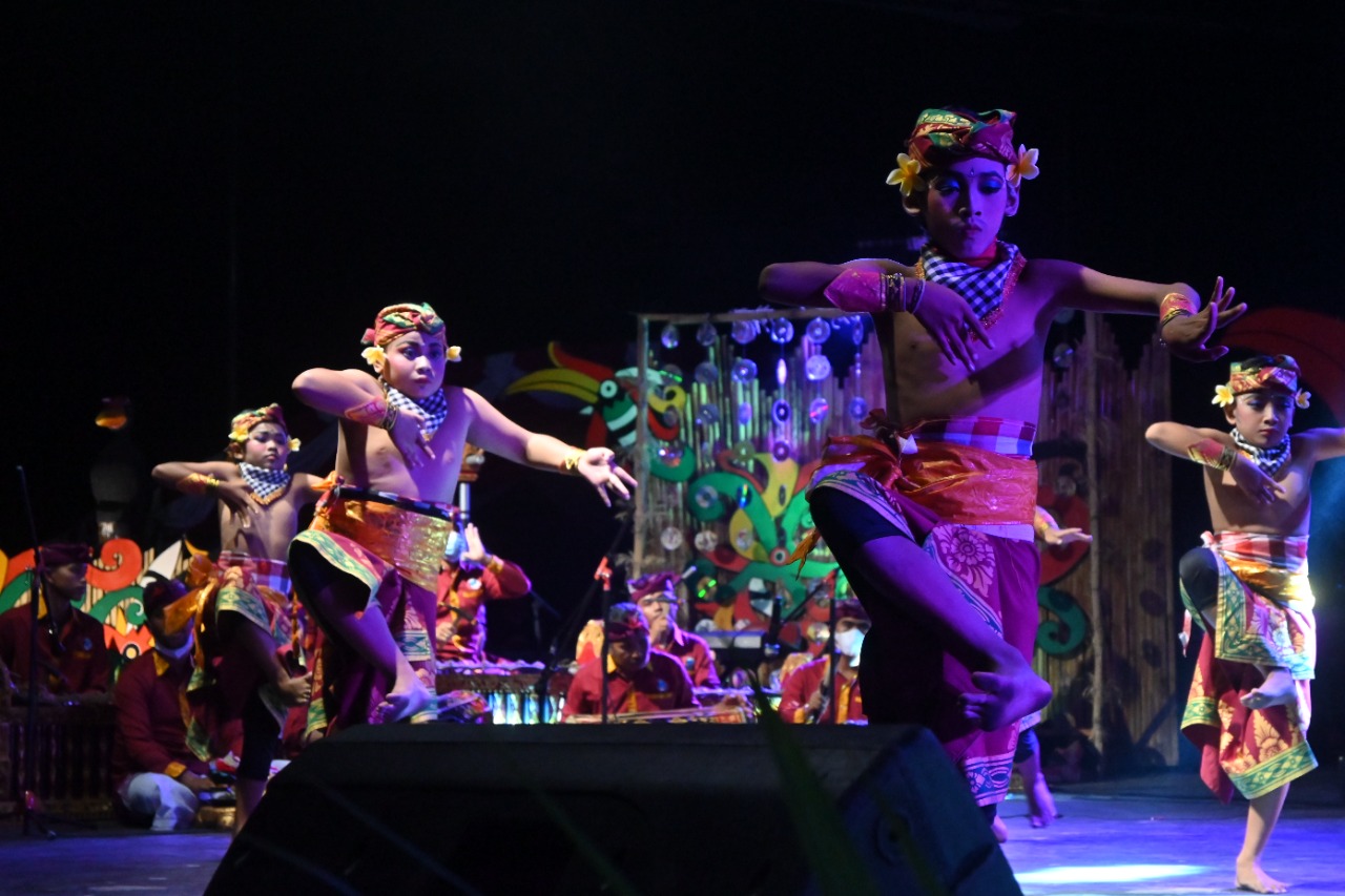 Kadis Budpar Kalteng Adiah Chandra Sari : Gelar Seni Budaya Kembalikan Rasa Cinta Budaya Kepada Generasi Penerus