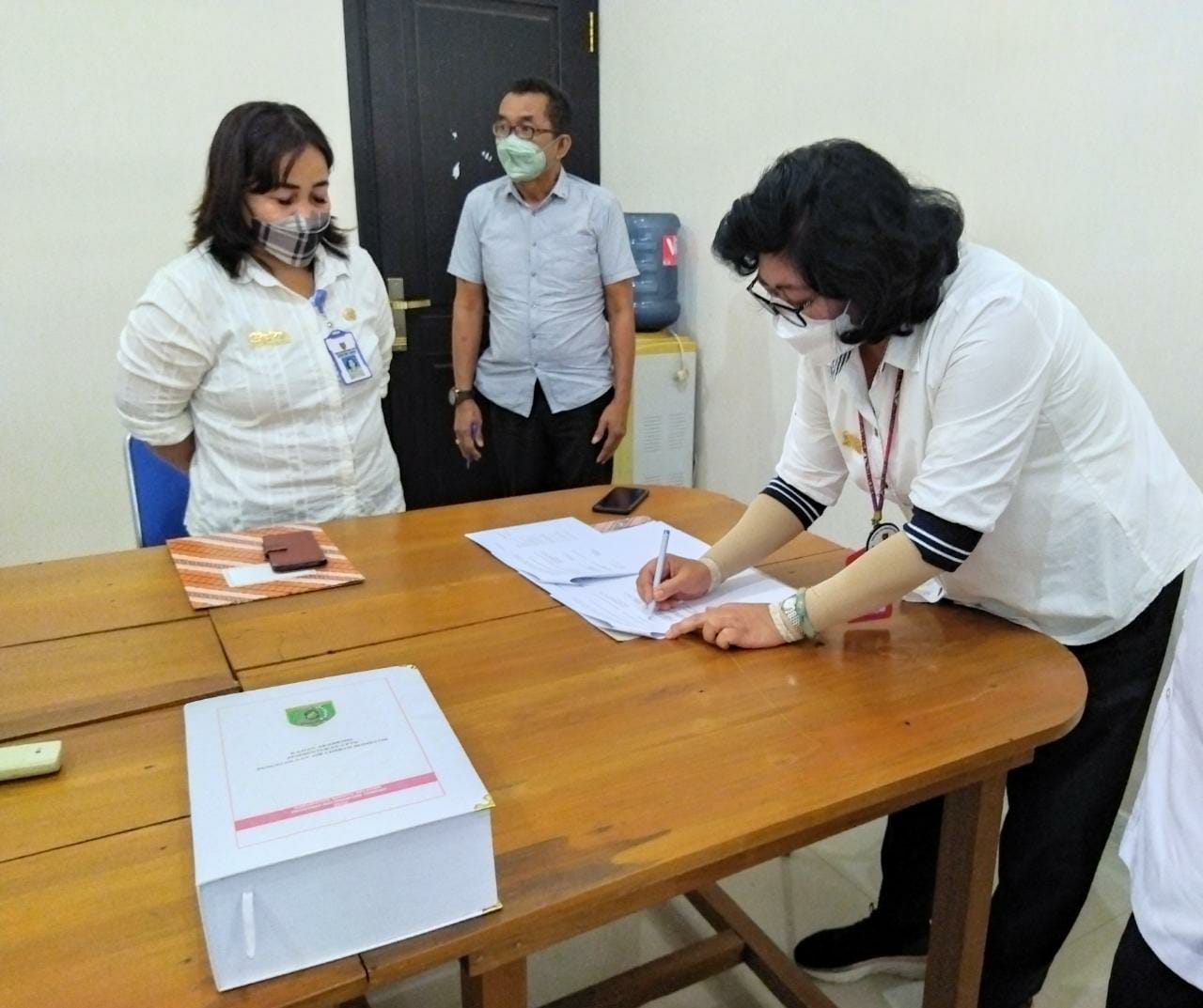 Biro Organisasi Setda Prov Kalteng Tandatangani Berita Acara Pembentukan UPT Pengolahan Limbah Domestik Kabupaten Barito Selatan
