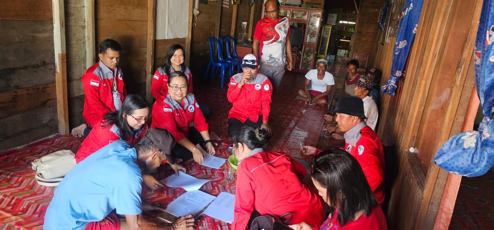 Tingkatkan Produksi Perikanan Tangkap, Dislutkan Berikan Bantuan Mesin Penggerak Perahu Kepada Nelayan Kabupaten Katingan