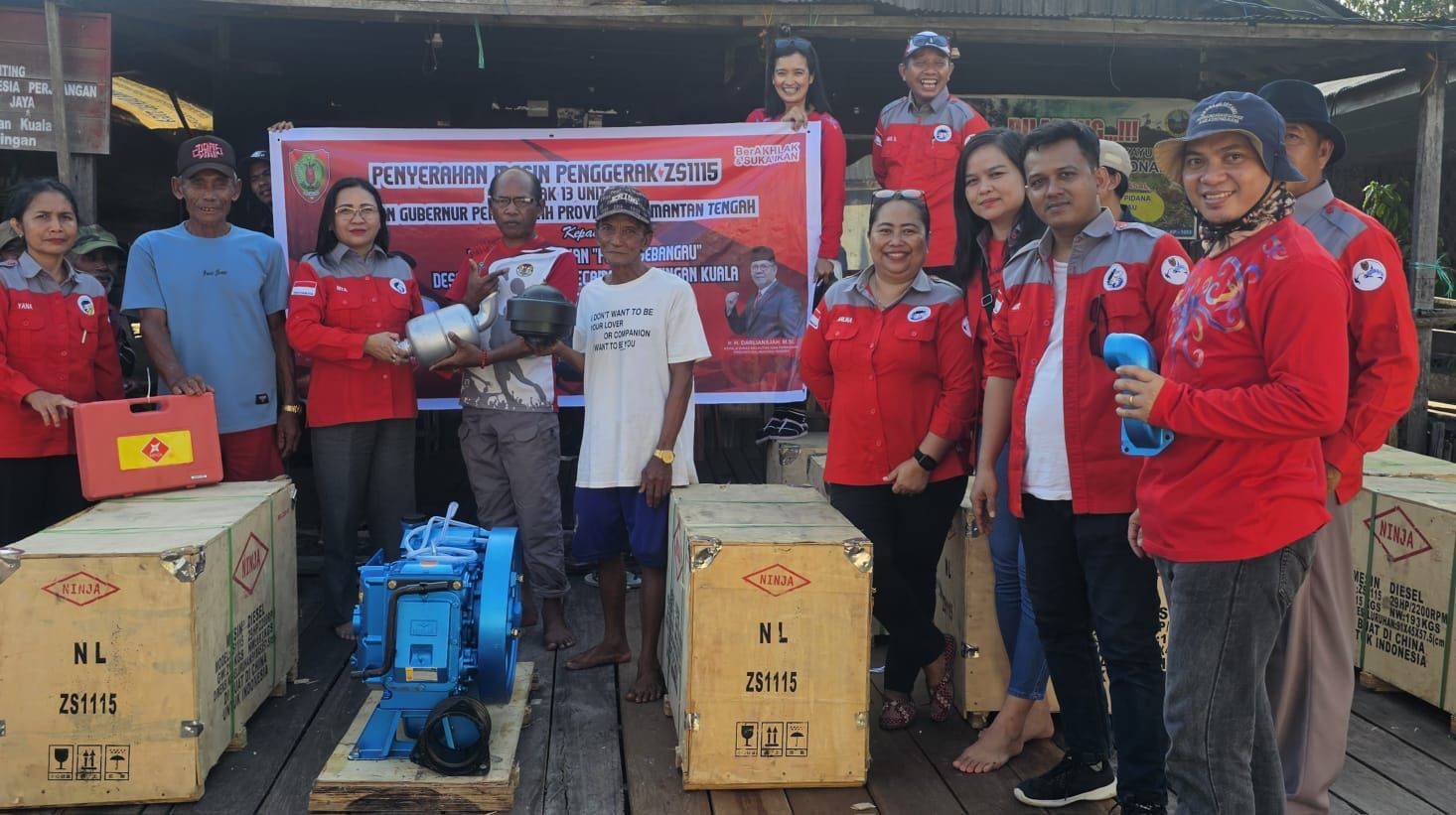 Tingkatkan Produksi Perikanan Tangkap, Dislutkan Berikan Bantuan Mesin Penggerak Perahu Kepada Nelayan Kabupaten Katingan