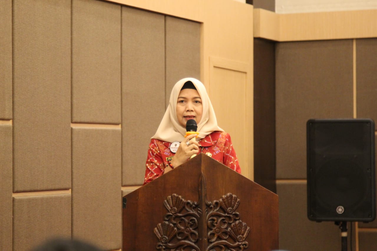 Asisten Ekbang Sri Widanarni Buka Bimtek Pendampingan, Penerapan Aplikasi Srikandi di Lingkungan Pemda Provinsi/Kabupaten Se Kalteng