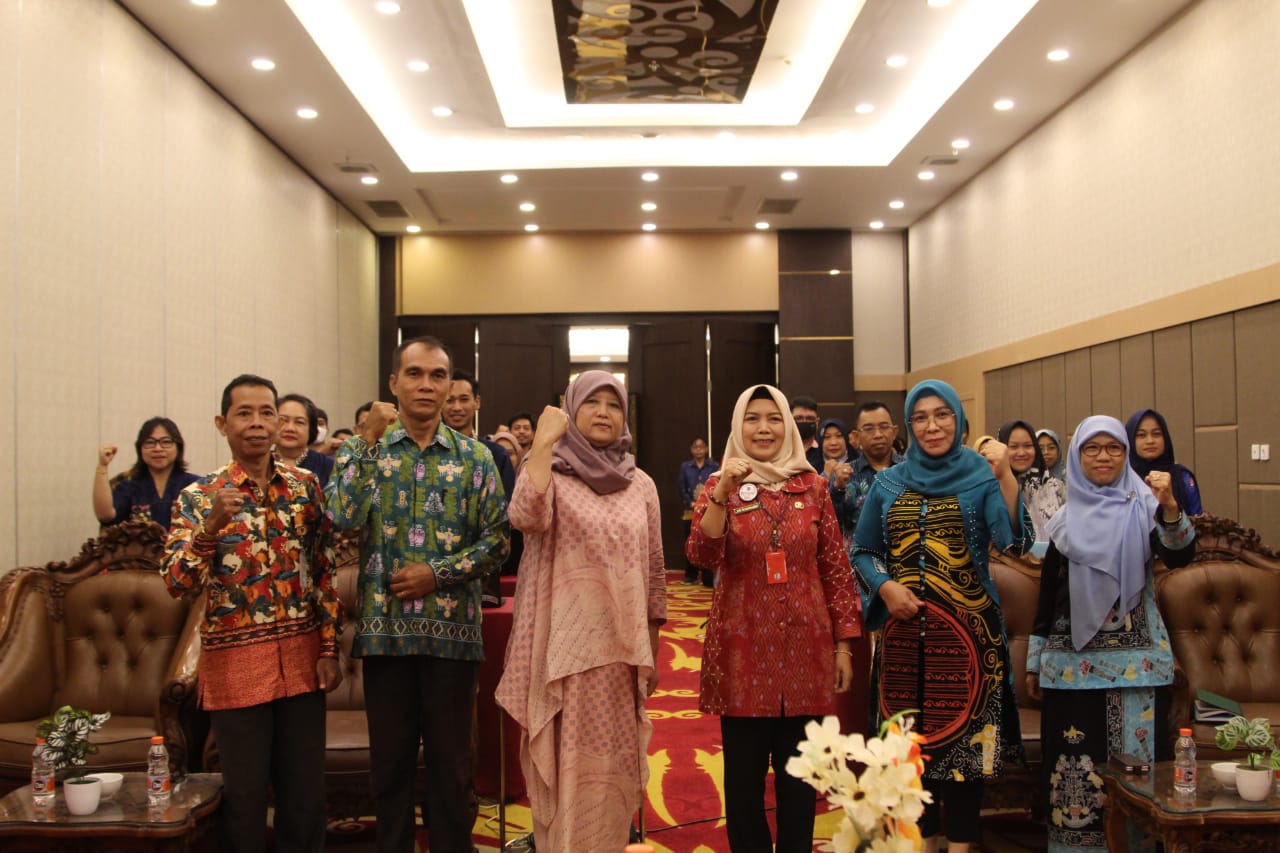 Asisten Ekbang Sri Widanarni Buka Bimtek Pendampingan, Penerapan Aplikasi Srikandi di Lingkungan Pemda Provinsi/Kabupaten Se Kalteng