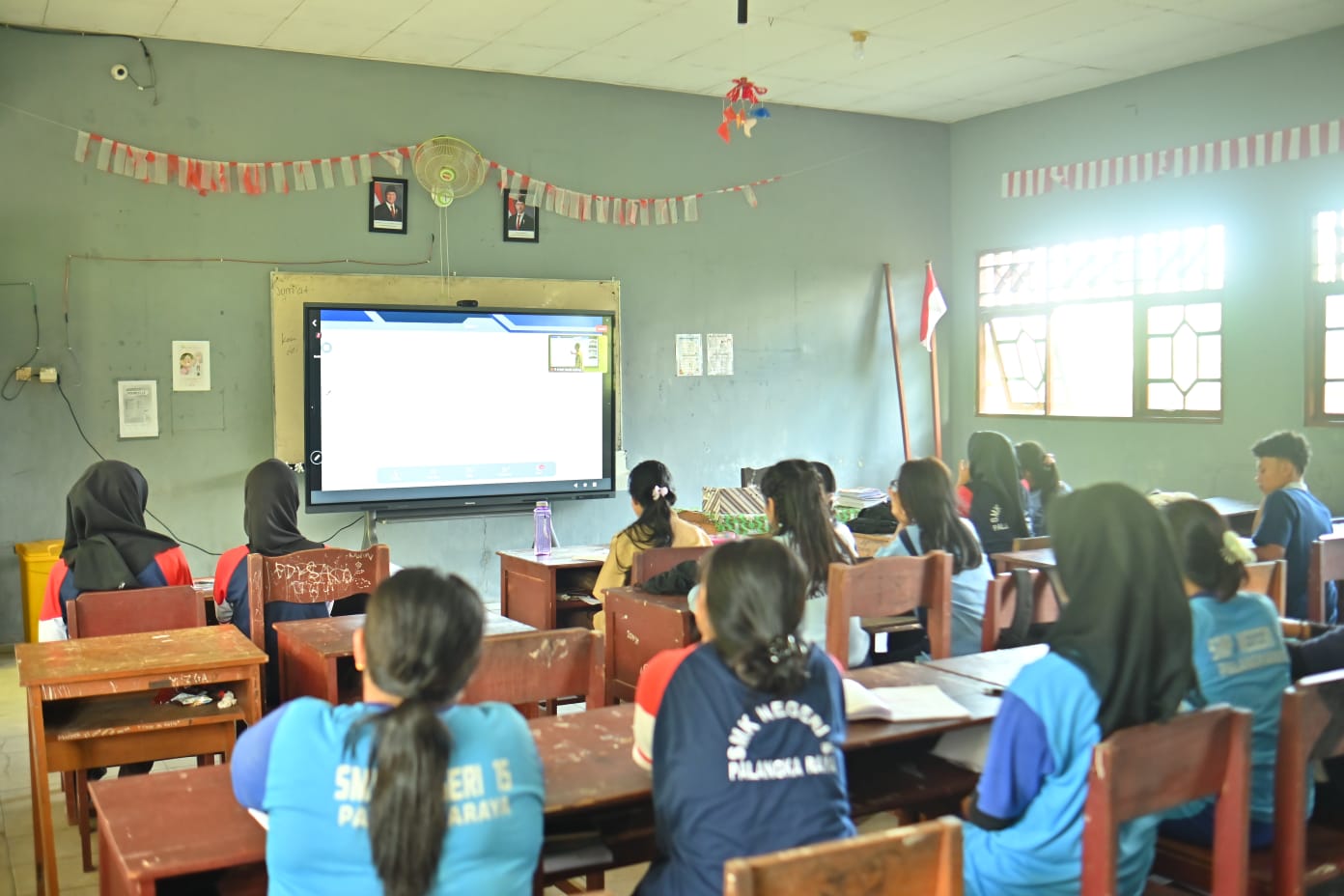 Digitalisasi Pendidikan Kalteng Melaju, Ratusan siswa dari 59 Sekolah Belajar Koding dan AI dengan TV Interaktif