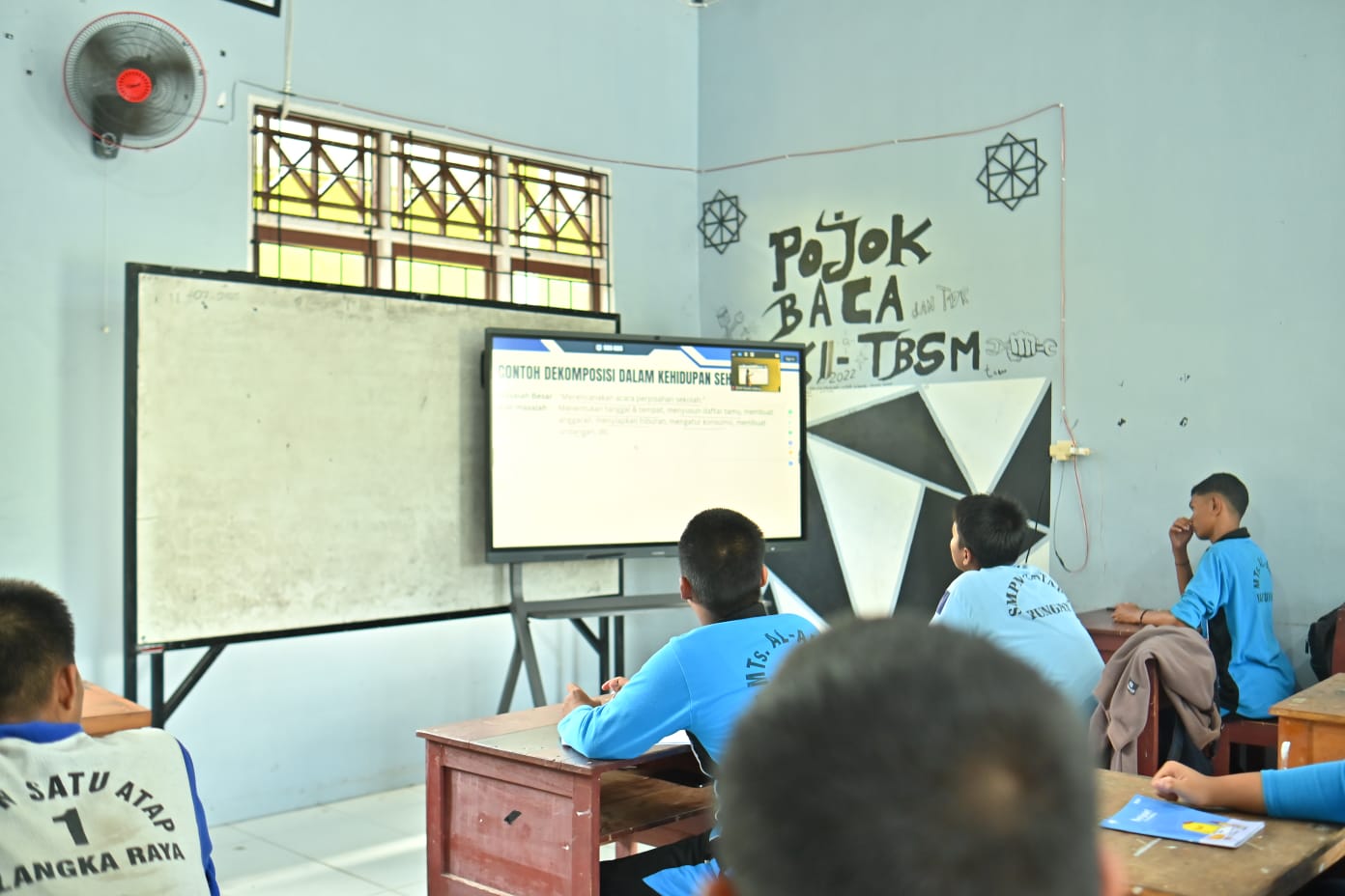 Digitalisasi Pendidikan Kalteng Melaju, Ratusan siswa dari 59 Sekolah Belajar Koding dan AI dengan TV Interaktif