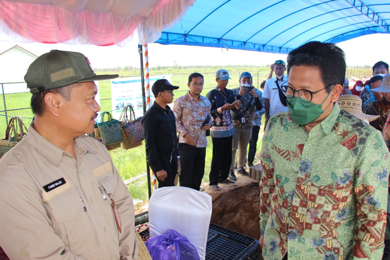 Plt. Kadisnakertrans Kalteng Dampingi Menteri Desa PDTT Resmikan Desa Peternakan Terpadu