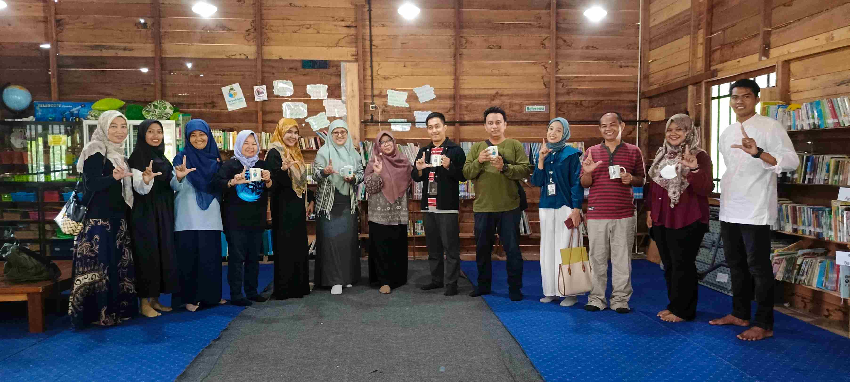 Perpusnas RI dan Dispursip Prov Kalteng Lakukan Kunjungan Sekolah untuk Praktik Membaca Nyaring