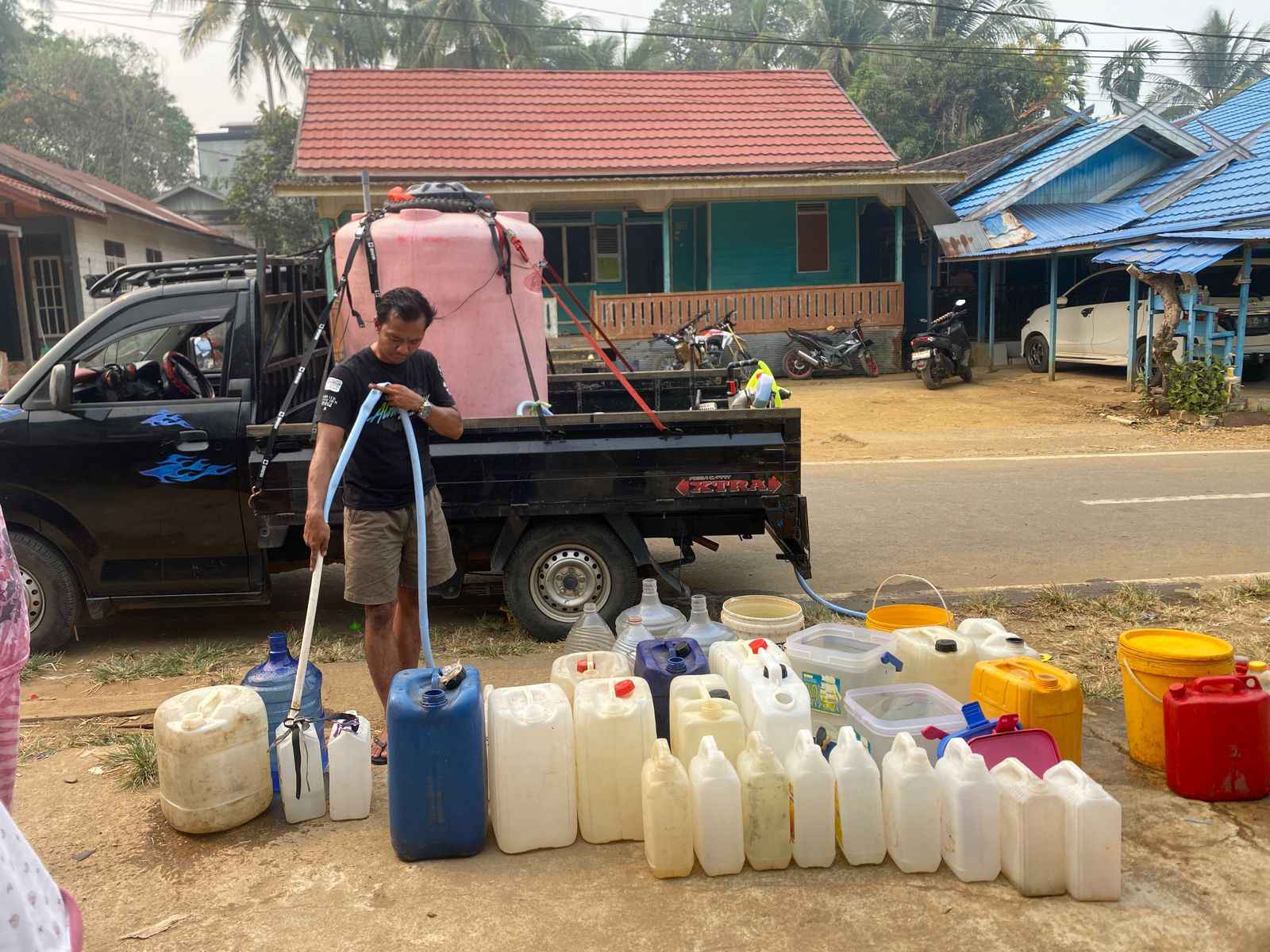 Gubernur Kalteng Salurkan Bantuan Air Bersih untuk Warga di Sejumlah Wilayah
