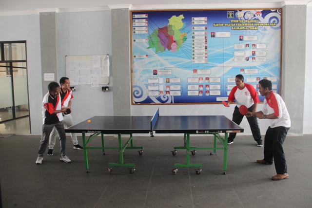 PERTANDINGAN EKSIBISI VOLLY BALL ANTAR PEJABAT  DIIKUTI OLEH PLT. KAKANWIL DAN PARA PIMTI