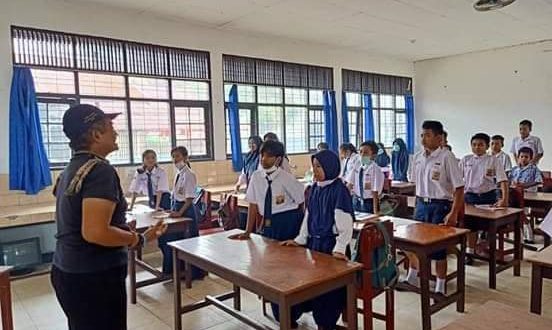 Belajar Pantun Bersama Payung Literasi