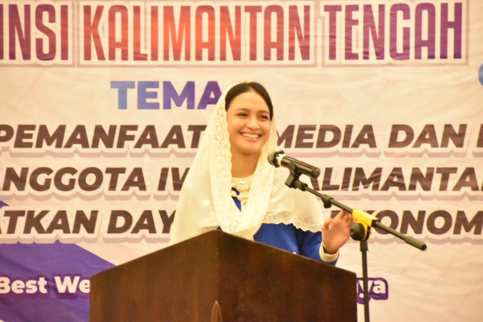 Asisten Ekbang Sri Widanarni Buka Rakerda I DPD IWAPI Prov. Kalteng