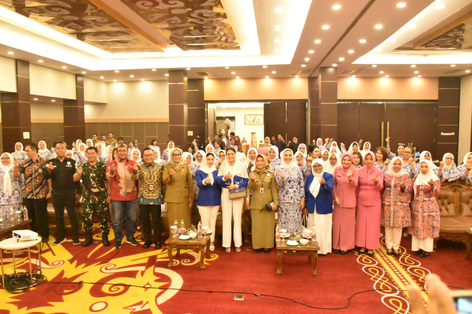 Asisten Ekbang Sri Widanarni Buka Rakerda I DPD IWAPI Prov. Kalteng