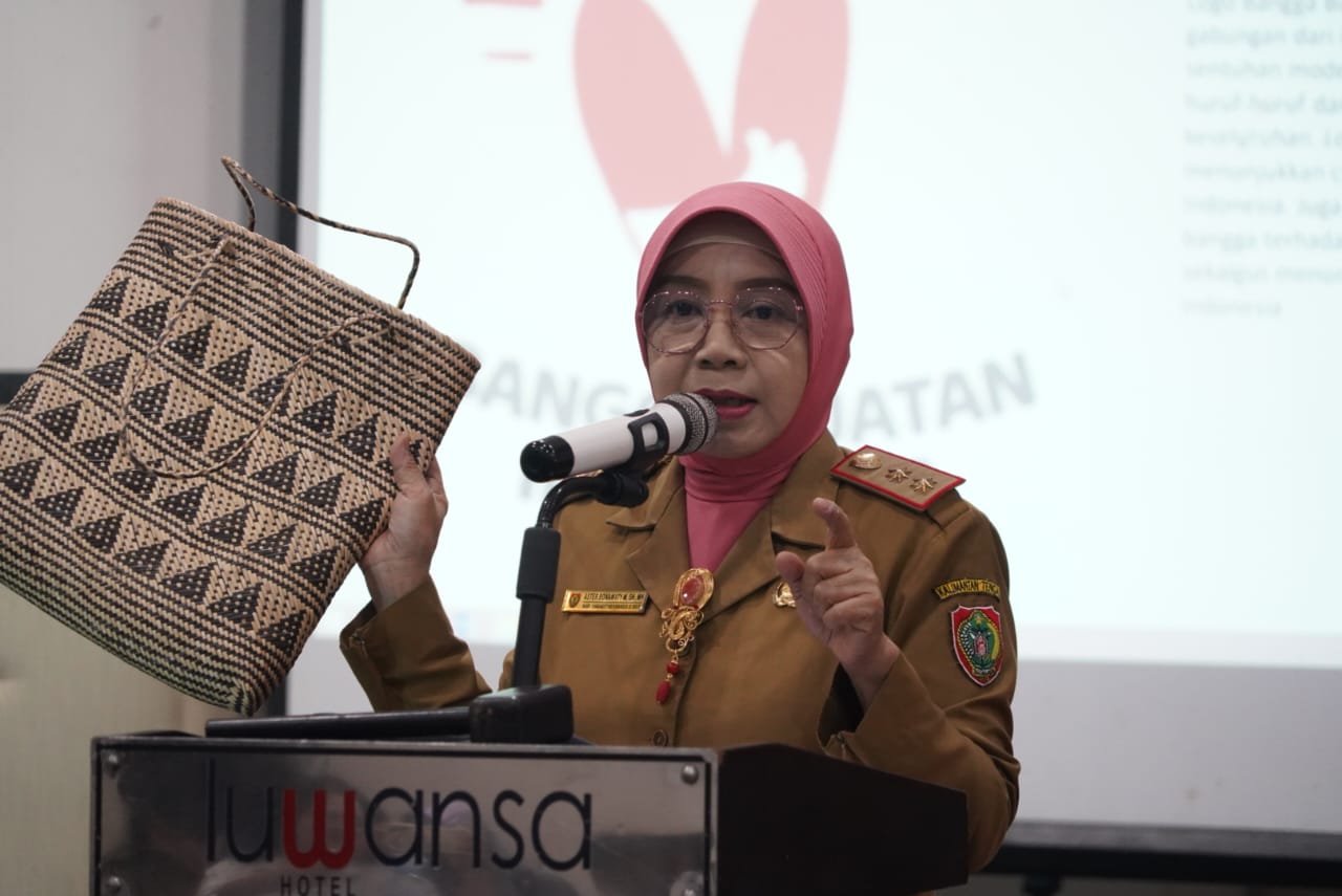 Kadisdagperin Prov. Kalteng Buka Sosialisi Peningkatan Penggunaan Produk Dalam Negeri 