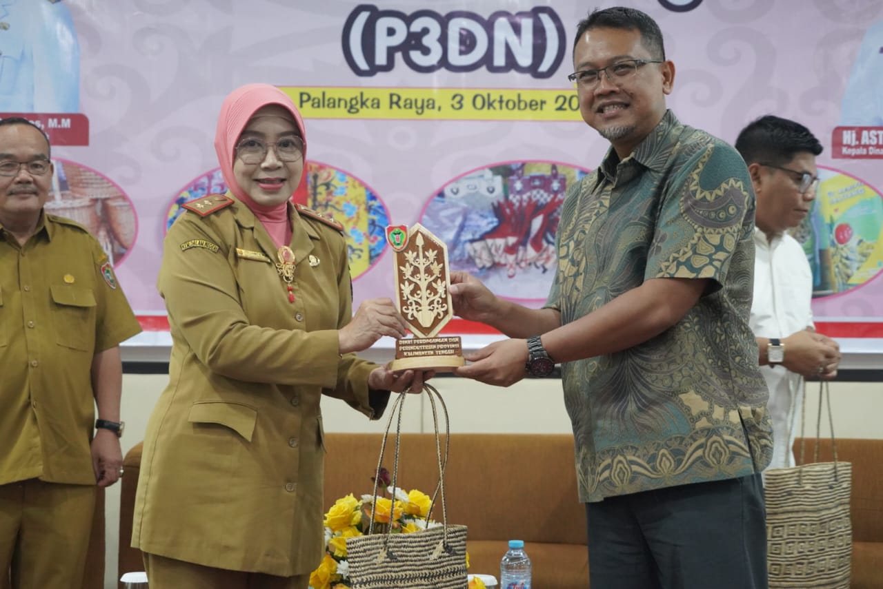 Kadisdagperin Prov. Kalteng Buka Sosialisi Peningkatan Penggunaan Produk Dalam Negeri 