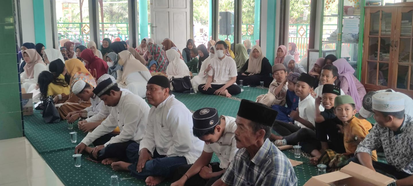 Disnakertrans Prov. Kalteng Peringati Maulid Bersama Masyarakat Eks UPT Sei Gohong 