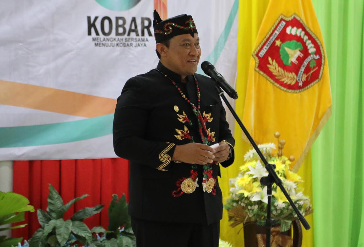 Wagub Edy Pratowo Hadiri Batomu Menyadi Selaman Peringatan Hari Jadi ke-64 Kabupaten Kotawaringin Barat