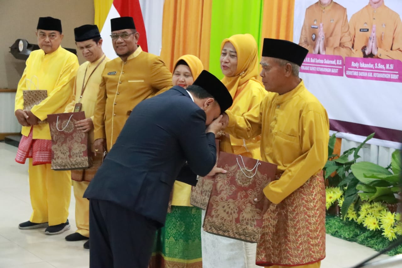 Gubernur Sugianto Sabran Berikan Apresiasi kepada Pemkab Kobar di Peringatan Hari Jadi ke-65 Kabupaten Kobar