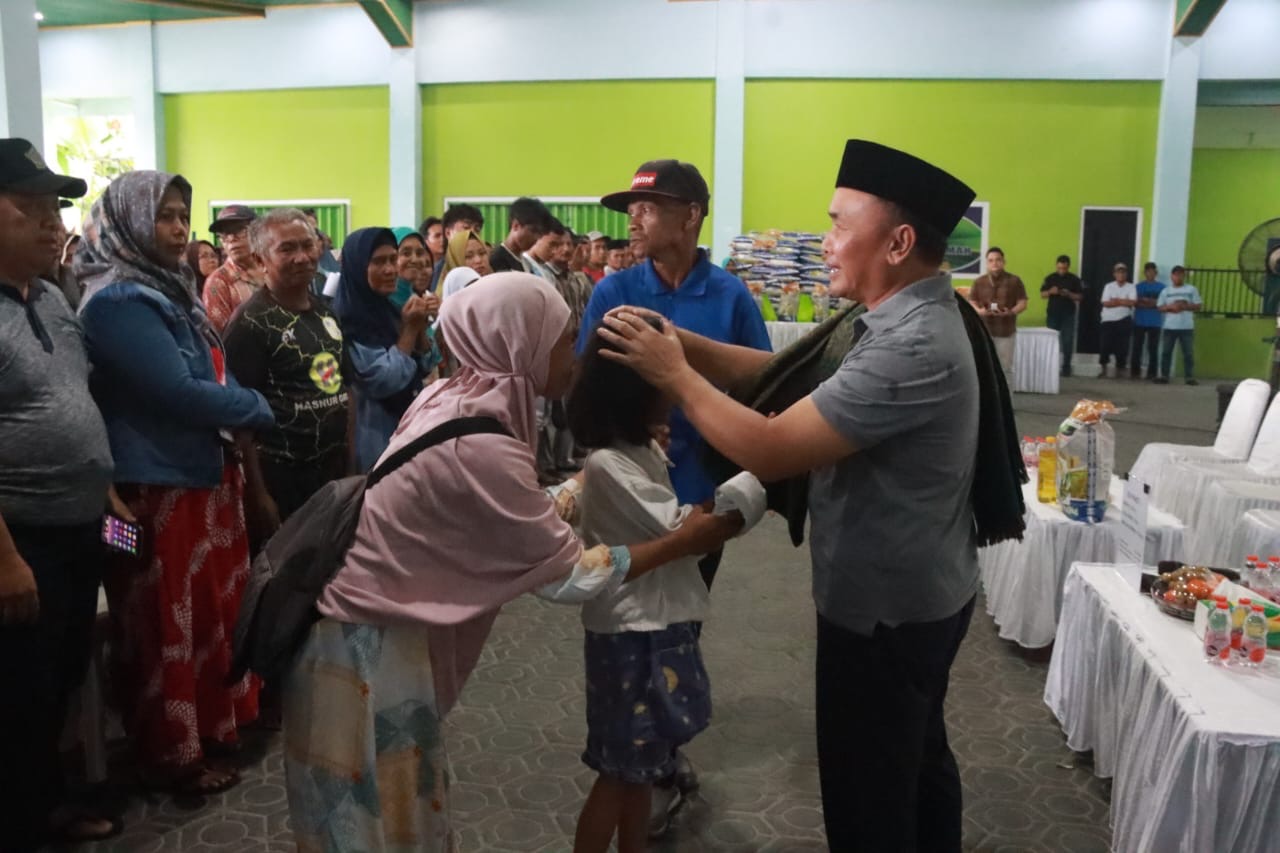 Pemprov Kalteng Bagikan 5000 Paket Sembako pada Pasar Murah di Kelurahan Madurejo Kabupaten Kotawaringin Barat