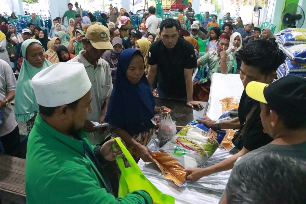 Pemprov Kalteng Bagikan 5000 Paket Sembako pada Pasar Murah di Kelurahan Madurejo Kabupaten Kotawaringin Barat