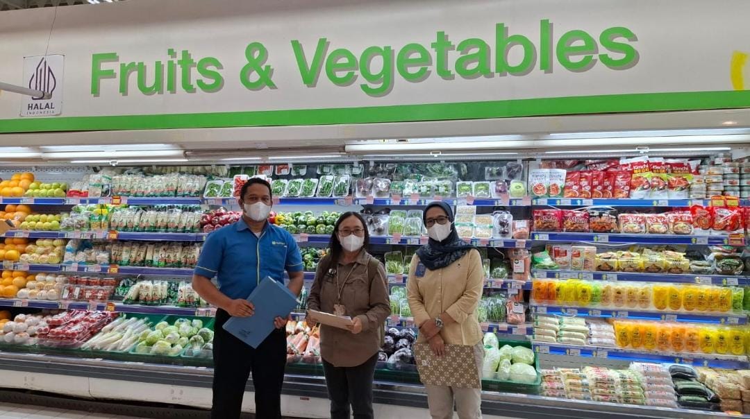 Tingkatkan Mutu dan Keamanan Pangan Segar, Dinas TPHP Prov Kalteng  Laksanakan Pengawasan Sertifikasi Pangan Hypermart 