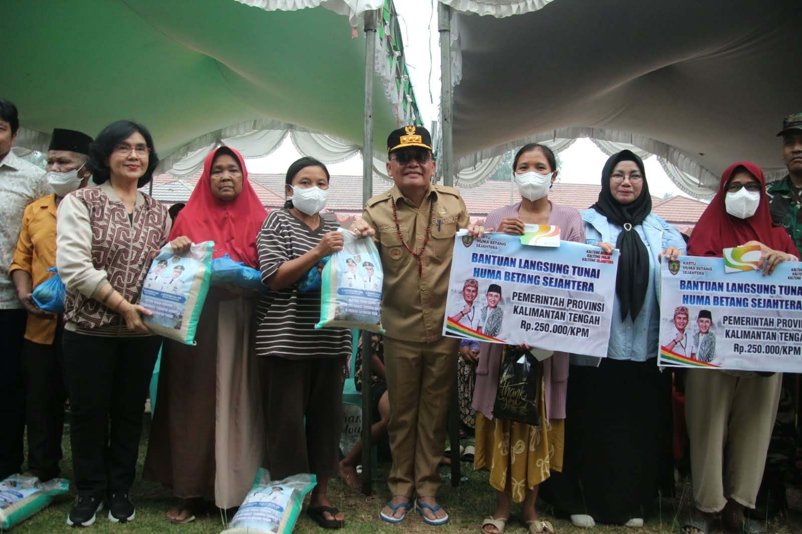 Gubernur Agustiar Sabran Bawa Bantuan Pangan hingga Air Bersih untuk Warga Cempaga dan Kota Besi Kabupaten Kotawaringin Timur