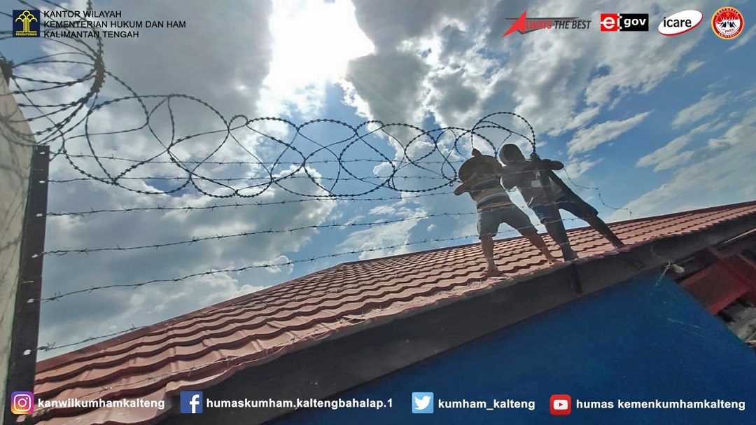 Tingkatkan Keamanan Melalui Pemasangan Kawat Berduri di Lapas Narkotika Kelas III Kasongan