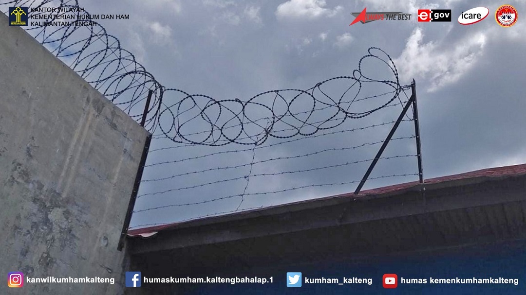 Tingkatkan Keamanan Melalui Pemasangan Kawat Berduri di Lapas Narkotika Kelas III Kasongan