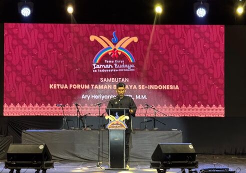 Tim Kesenian Kalteng Tampil Memukau pada Temu Karya Taman Budaya  XXIII Se-Indonesia di Banda Aceh