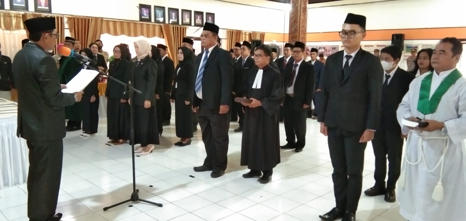 Pj. Bupati Hadiri Pelantikan Panitia Pemilihan Kecamatan  se-Kabupaten Barito Selatan