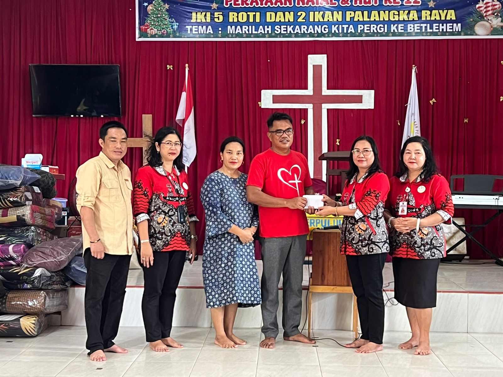 Peringati Natal dan Tahun Baru 2025, ASN Dislutkan Prov. Kalteng Kunjungi Panti Asuhan Roti Hidup