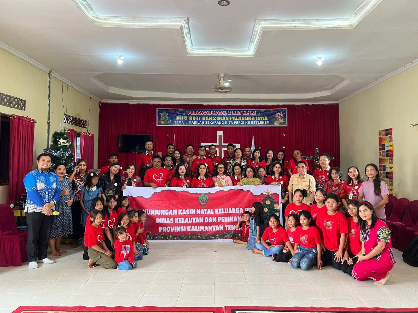 Peringati Natal dan Tahun Baru 2025, ASN Dislutkan Prov. Kalteng Kunjungi Panti Asuhan Roti Hidup