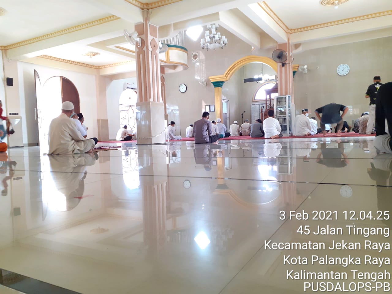 Saat Ibadah Wajib Gunakan Masker 