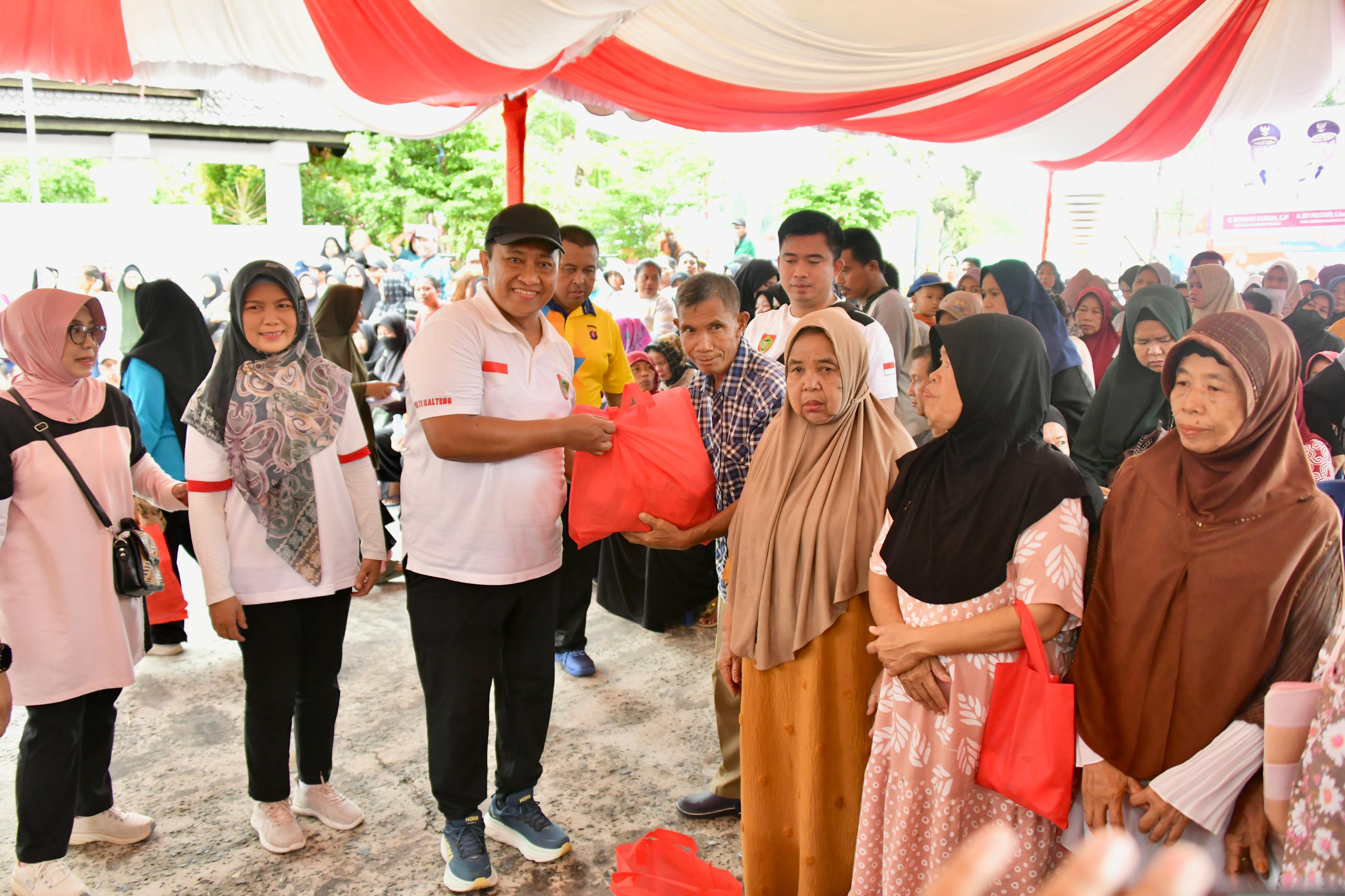 Wagub Edy Pratowo Buka Pasar Penyeimbang untuk Warga Kota Palangka Raya