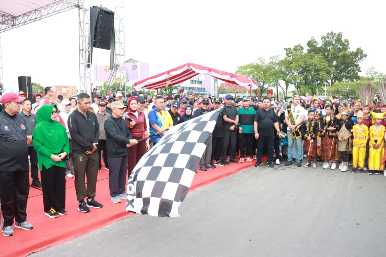 Gelar Jalan Sehat dan Deklarasi Pemilu Damai Tahun 2024 se Kalteng, Gubernur H. Sugianto Sabran Ajak seluruh Elemen Sukseskan Pemilu dan Pilkada Serentak 2024