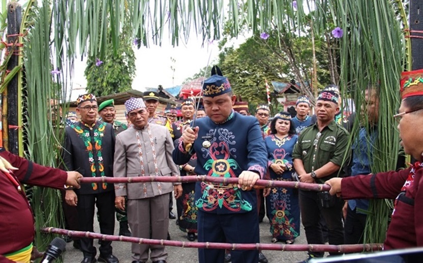Rumah Adat Dayak Kabupaten Barito Selatan Menjadi Icon Baru Kota Buntok   