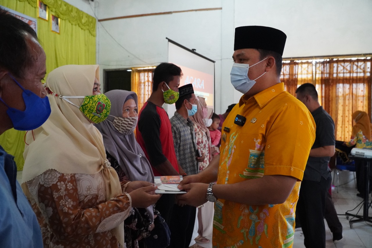 Tiga Puluh Lima KPM Sematu Jaya Terima Bantuan Usaha Ekonomi Produktif