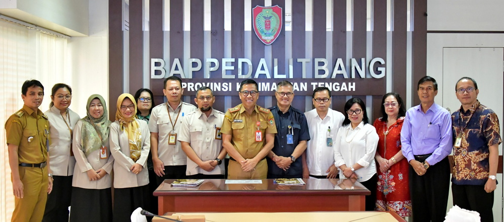 Bappedalitbang Prov. Kalteng Tandatangani Perjanjian Kerja Sama dengan LPPM UPR dan Polkesraya