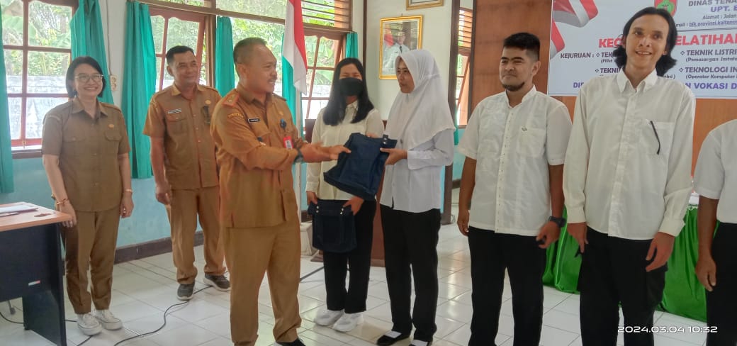 Kadisnakertrans Prov. Kalteng Buka Pelatihan Berbasis Kompetensi