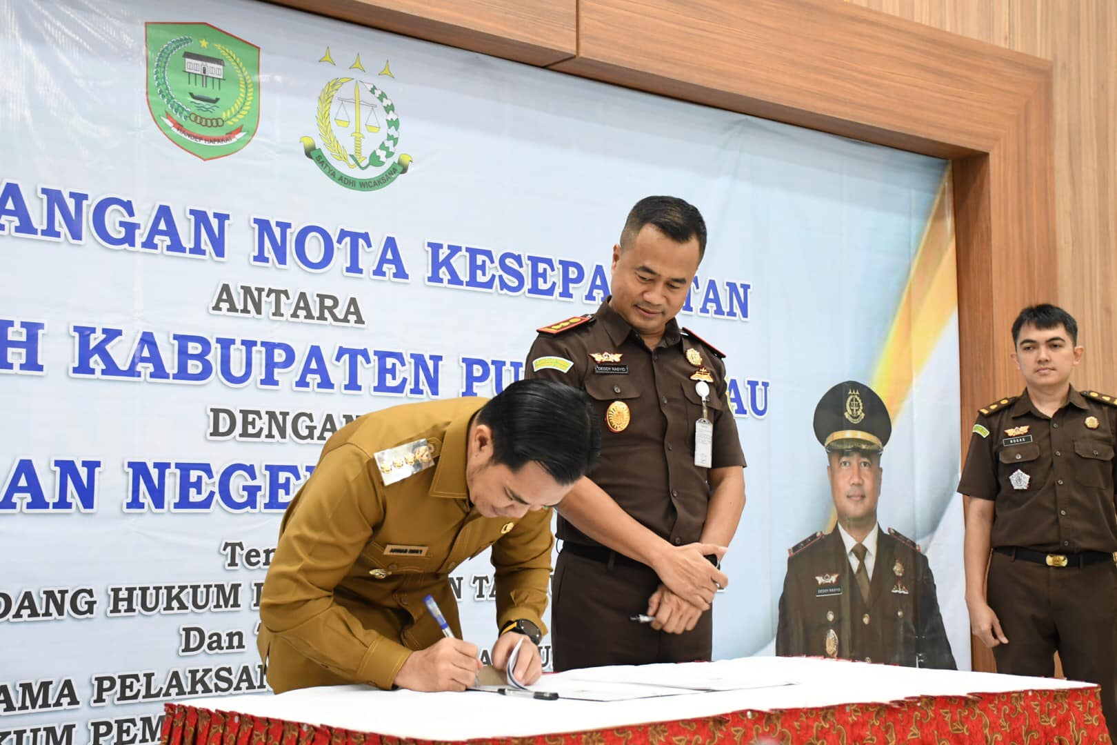 Pemkab Pulang Pisau dan Kejari Pulang Pisau Teken MoU untuk Penguatan Hukum dan Optimalisasi PAD