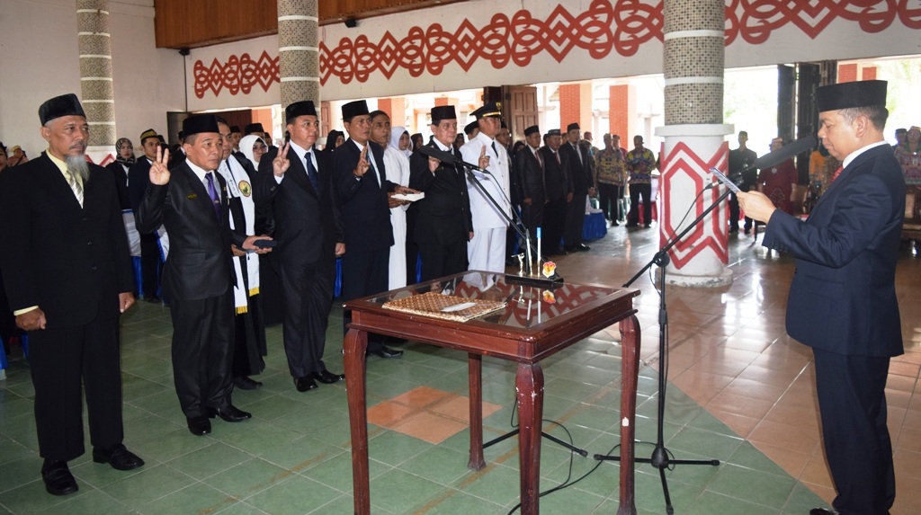 100 PNS Pejabat Administrasi dan Fungsional Resmi Dilantik