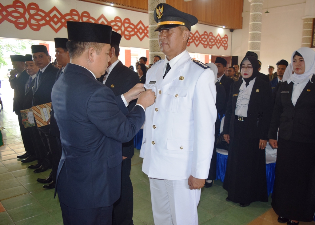 100 PNS Pejabat Administrasi dan Fungsional Resmi Dilantik