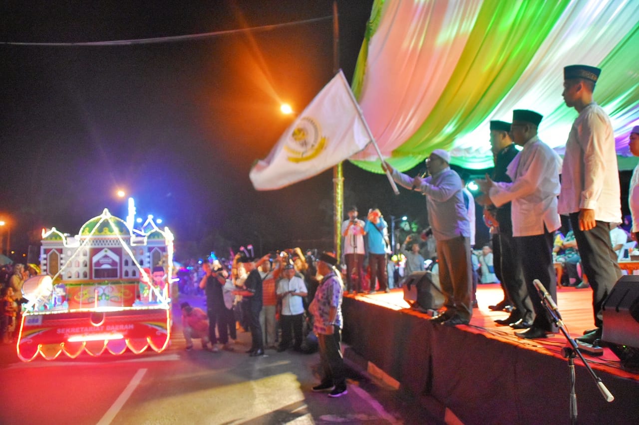 Wagub Kalteng Lepas Pawai Takbir Idul Fitri di Palangka Raya
