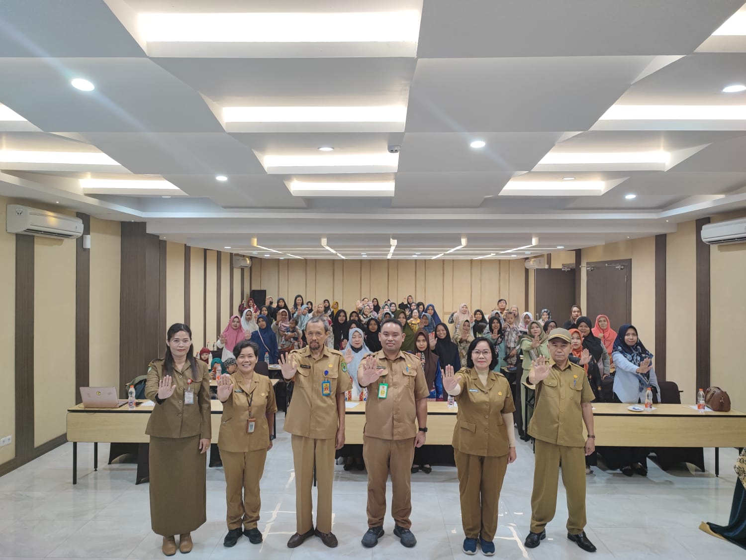 Dinas Dagperin Prov. Kalteng Gelar Sosialisasi Konsumen Cerdas