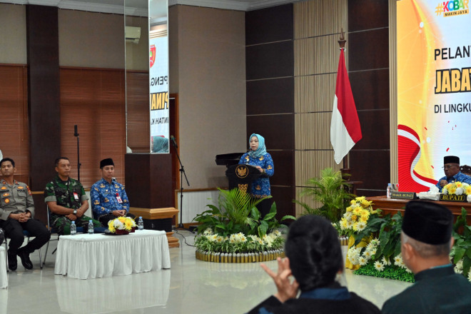 Bupati Kobar Lantik 12 Pejabat Pimpinan Tinggi Pratama