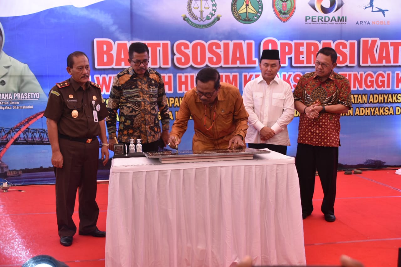 Kejaksaan Tinggi Kalteng Gelar Bhakti Sosial Operasi Katarak Gratis  